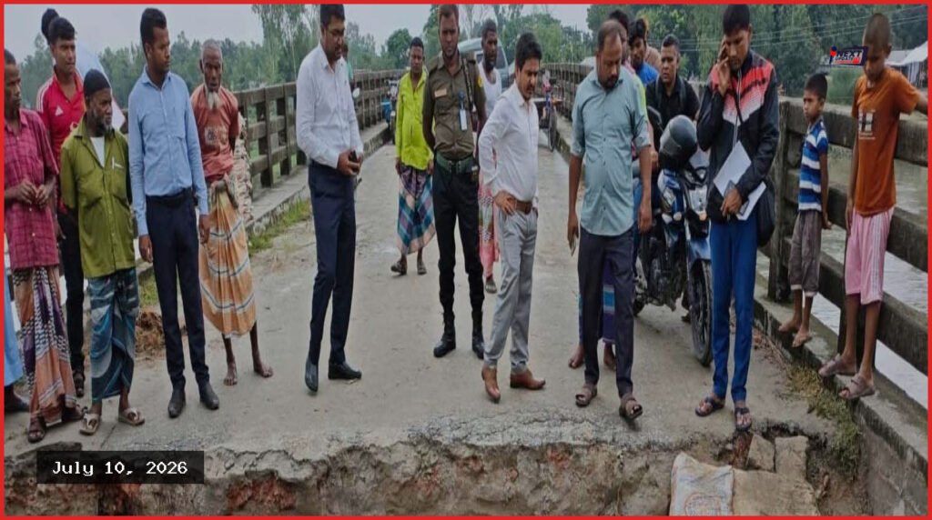 নীলফামারীতে বেলতলী ব্রিজের সংযোগ সড়ক ধসে যোগাযোগ বিচ্ছিন্ন