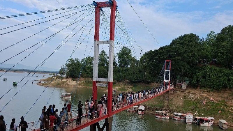 মাটি সরে হেলে পড়ল বৈদ্যুতিক পিলার, রাঙ্গামাটি শহরে বিদ্যুৎ বিচ্ছিন্ন