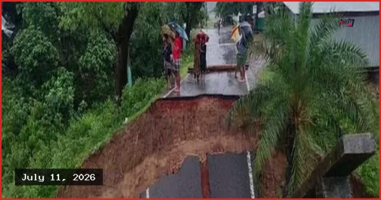 পাহাড়ি ঢলে ধসে পড়ল বান্দরবান-রাঙামাটি সংযোগ সেতু