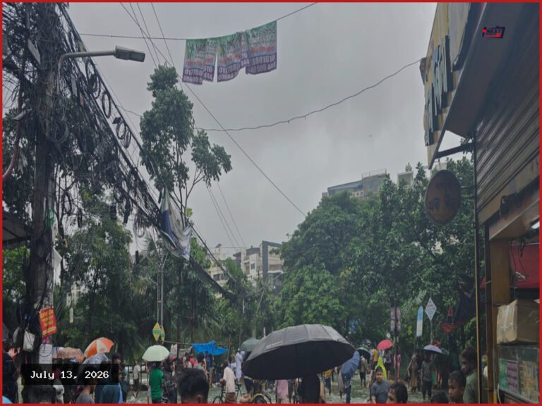 রাজধানীতে তীব্র জলাবদ্ধতা: সতর্ক থাকার আহ্বান ট্রাফিক বিভাগের