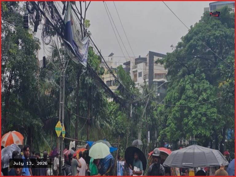 ঢাকায় টানা বৃষ্টিতে জনদুর্ভোগ চরমে, জলাবদ্ধতায় অচল জনজীবন