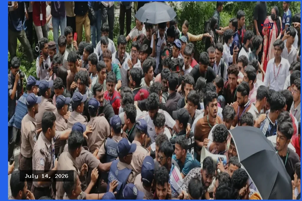 এইচএসসি পরীক্ষা স্থগিত ও শিক্ষামন্ত্রীর পদত্যাগের দাবিতে শিক্ষার্থীদের বিক্ষোভ