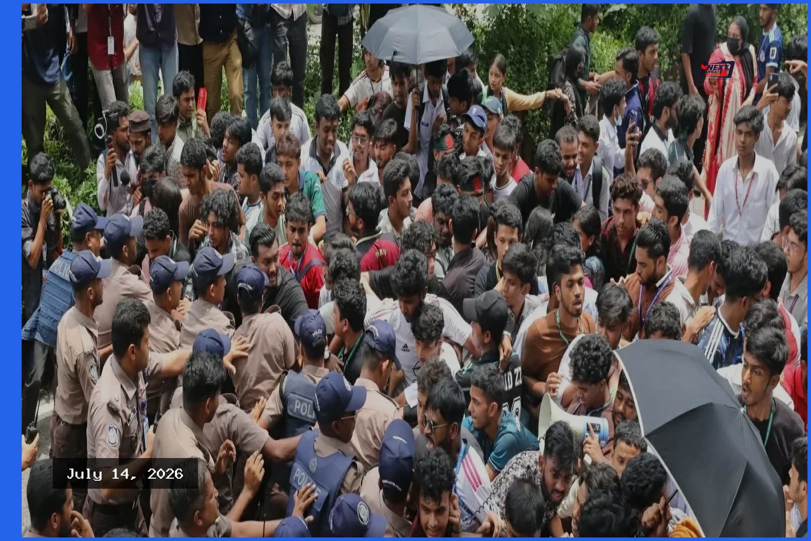 এইচএসসি পরীক্ষা স্থগিত ও শিক্ষামন্ত্রীর পদত্যাগের দাবিতে শিক্ষার্থীদের বিক্ষোভ