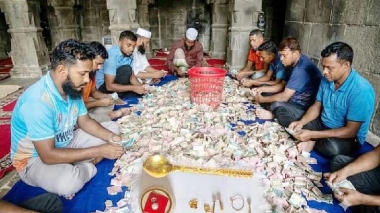 নওগাঁর কুসুম্বা শাহী মসজিদের দানবাক্সে মিলল ১৩ লাখ টাকা