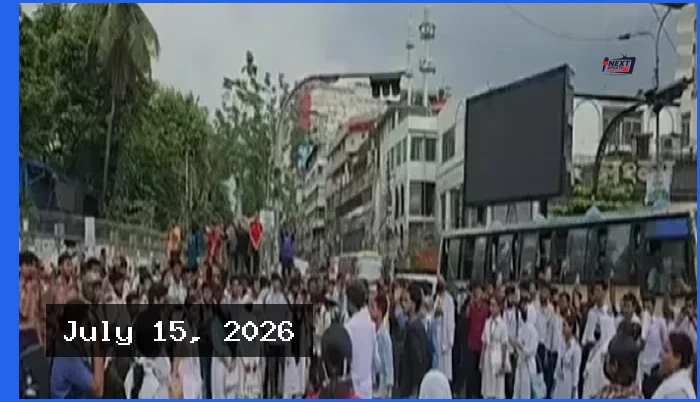 শিক্ষা মন্ত্রণালয়ের অভিমুখে লংমার্চ: সাইন্সল্যাব মোড় অবরোধ শিক্ষার্থীদের