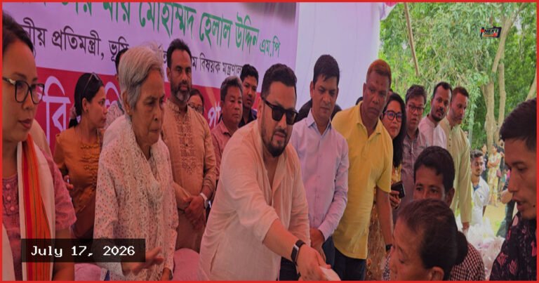 রোয়াংছড়িতে বন্যাদুর্গতদের মাঝে প্রধানমন্ত্রীর ত্রাণ বিতরণ করলেন মীর হেলাল