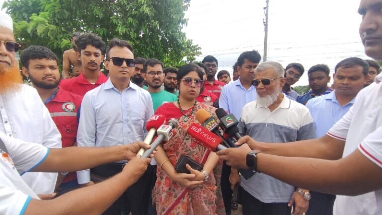 সাতক্ষীরায় জলাবদ্ধতা নিরসনে খাল থেকে অবৈধ নেট-পাটা উচ্ছেদ শুরু
