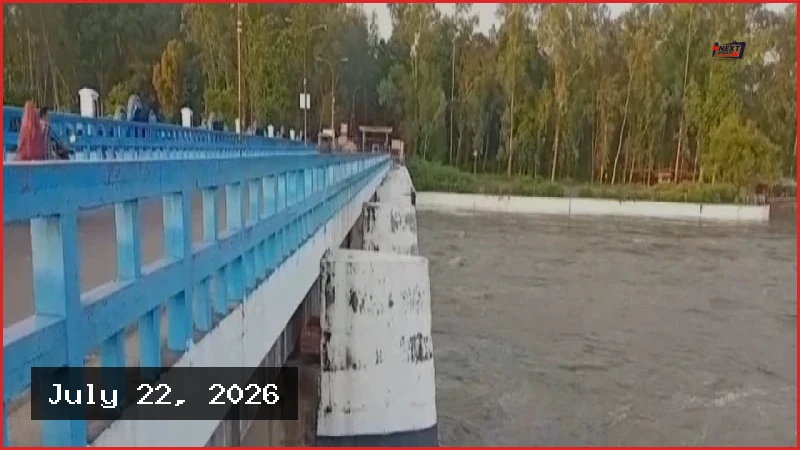 তিস্তায় বিপৎসীমার খুব কাছে পানি, প্লাবনের আশঙ্কায় নদীপাড়ের মানুষ