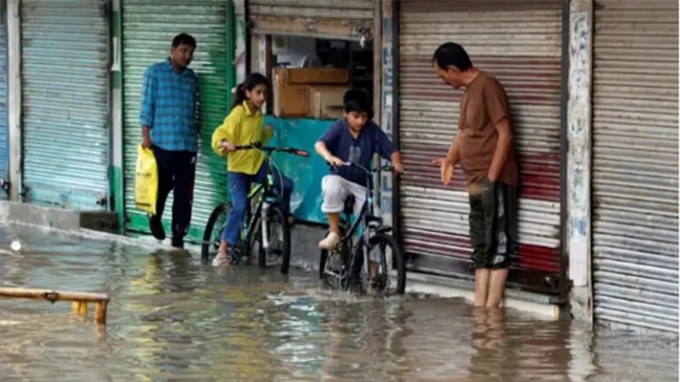 জম্মু ও কাশ্মিরে ভয়াবহ বন্যায় শিশুসহ নিহত ২৫