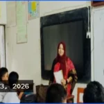 কালীগঞ্জে আকস্মিক স্কুল পরিদর্শনে গিয়ে ক্লাস নিলেন ইউএনও