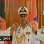 নতুন নৌবাহিনী প্রধান খোন্দকার মিসবাহ উল আজীমকে র‍্যাংক ব্যাজ পরিয়ে দেওয়া হলো