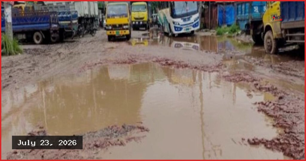 রামগঞ্জে প্রধান সড়কে সংস্কারের ধীরগতিতে জনদুর্ভোগ চরমে