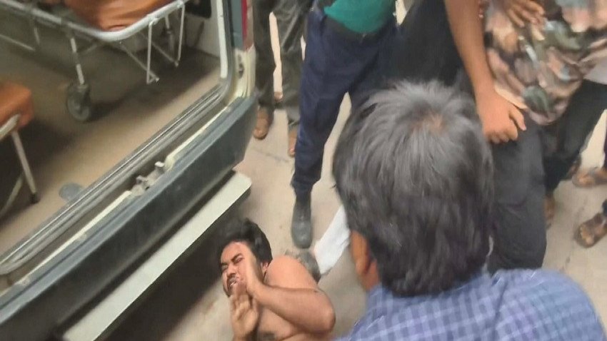 রাজশাহী বিশ্ববিদ্যালয়ে মারধরের শিকার দুই শিক্ষার্থী গ্রেপ্তার