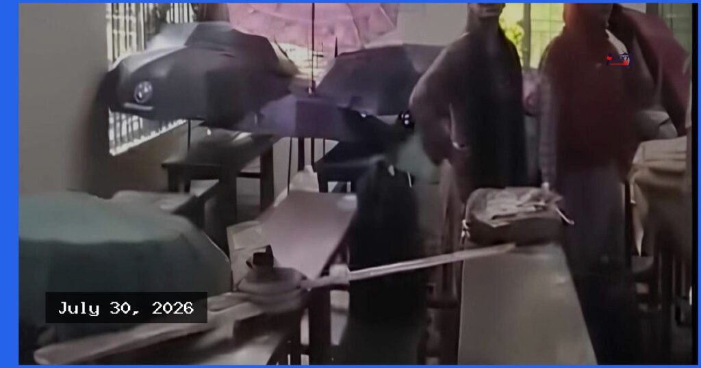 জগন্নাথ বিশ্ববিদ্যালয়ে ক্লাস চলাকালে সিলিং ফ্যান পড়ে শিক্ষার্থী আহত
