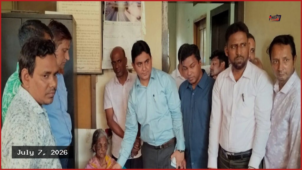 রায়পুরায় নির্যাতনের শিকার পরিচ্ছন্নতাকর্মীর পাশে দাঁড়ালেন ইউএনও
