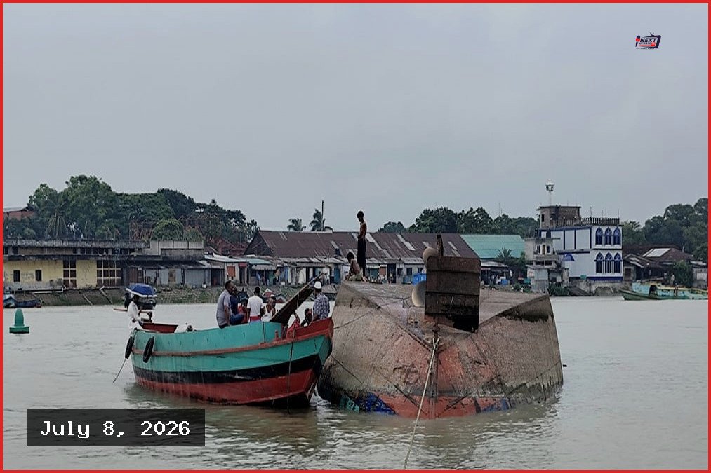 মেঘনার ঘূর্ণিস্রোতে ধান-চাল বোঝাই কার্গোডুবি, অল্পের জন্য রক্ষা শ্রমিকদের
