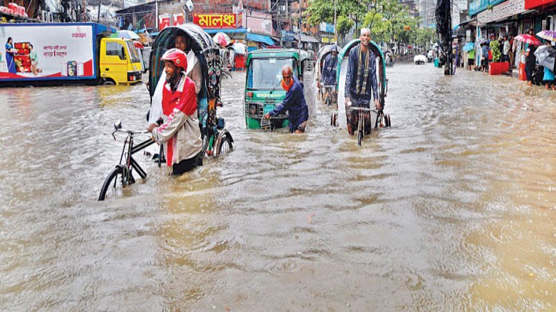 টানা বর্ষণে বিপর্যস্ত জনজীবন, স্থগিত এইচএসসি পরীক্ষা