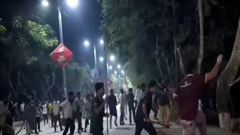 বেরোবিতে ছাত্রদল ও ছাত্রশিবিরের সংঘর্ষে আহত ১০