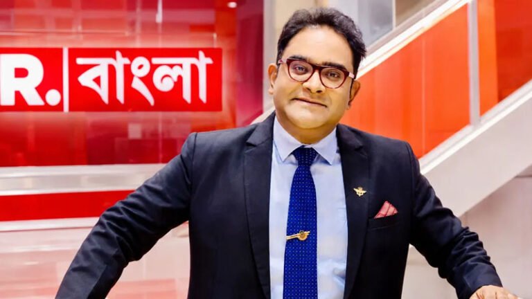টেলিভিশন চ্যানেল রিপাবলিক বাংলা ছাড়লেন সাংবাদিক ময়ূখ রঞ্জন ঘোষ