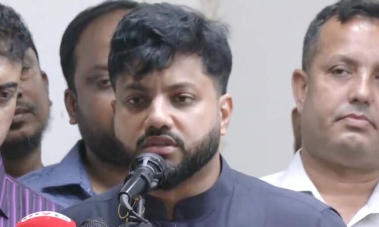 শহীদদের কবরের টাকা আত্মসাতের অভিযোগ আনলেন ইশরাক হোসেন