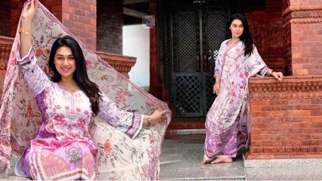 নেপালে শুটিংয়ের ফাঁকে কেবল কারে চড়ে আতঙ্কিত অপু বিশ্বাস