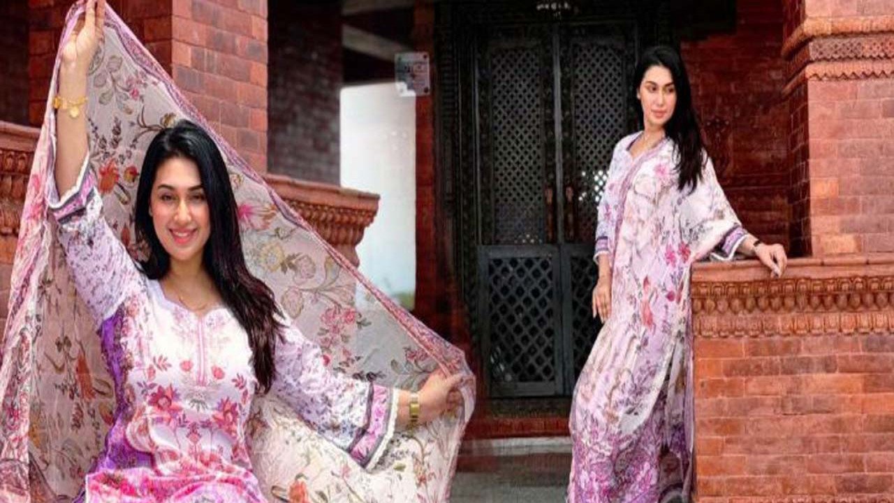 নেপালে শুটিংয়ের ফাঁকে কেবল কারে চড়ে আতঙ্কিত অপু বিশ্বাস