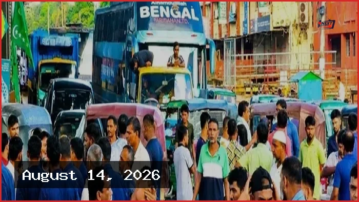 গ্যাস সংকটে চট্টগ্রামে সিএনজিচালকদের সড়ক অবরোধ