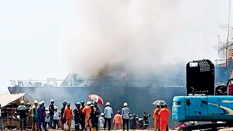 সীতাকুণ্ডে শিপইয়ার্ডে বিস্ফোরণ: ৩ শ্রমিকের মৃত্যু, আহত ৭