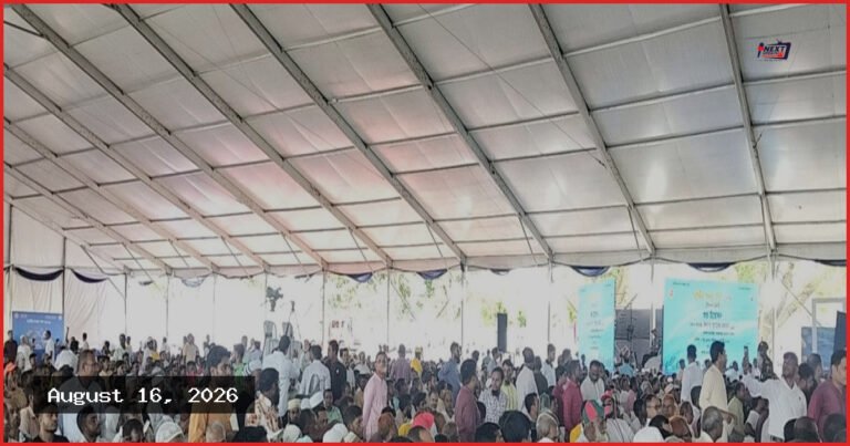 কটিয়াদীতে প্রধানমন্ত্রীকে এক নজর দেখতে মানুষের ঢল