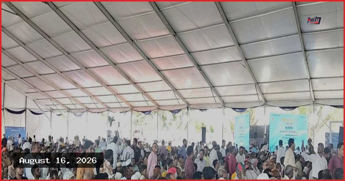 কটিয়াদীতে প্রধানমন্ত্রীকে এক নজর দেখতে মানুষের ঢল