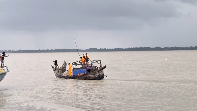 পায়রা নদীতে নিখোঁজের ৩৩ ঘণ্টা পর স্কুলছাত্রীর মরদেহ উদ্ধার