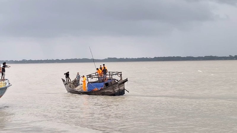 পায়রা নদীতে নিখোঁজের ৩৩ ঘণ্টা পর স্কুলছাত্রীর মরদেহ উদ্ধার