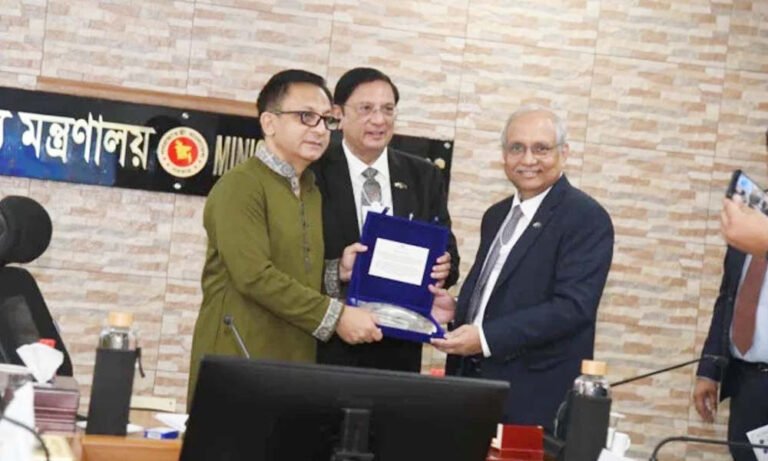 ভারতের সঙ্গে দীর্ঘমেয়াদী অর্থনৈতিক সম্পর্ক জোরদারে আগ্রহী বাংলাদেশ