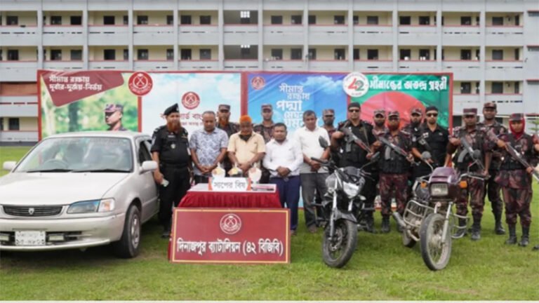 দিনাজপুরে ৩৮ কোটি টাকার সাপের বিষসহ আটক ৪