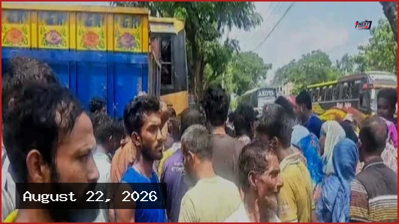 নাটোর মহাসড়কে বাসচাপায় ভ্যানচালকসহ নিহত ২