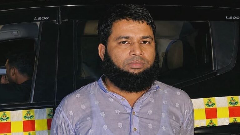 লালমনিরহাটে স্কুলছাত্রীকে ধর্ষণের অভিযোগে ক্লিনিক পরিচালক গ্রেপ্তার