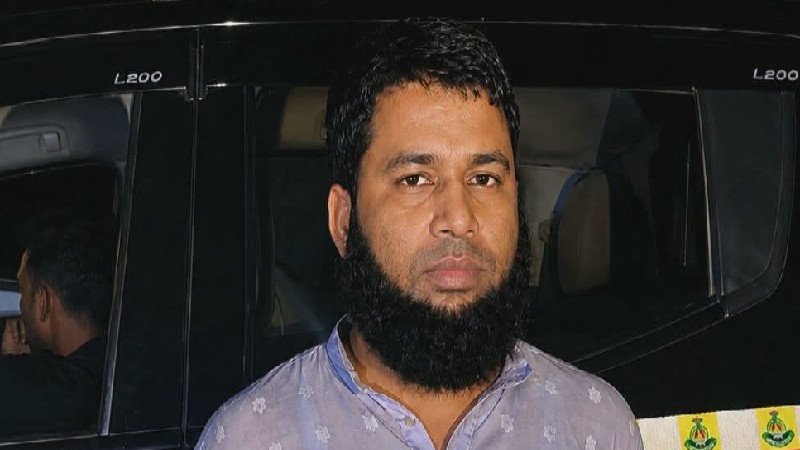 লালমনিরহাটে স্কুলছাত্রীকে ধর্ষণের অভিযোগে ক্লিনিক পরিচালক গ্রেপ্তার