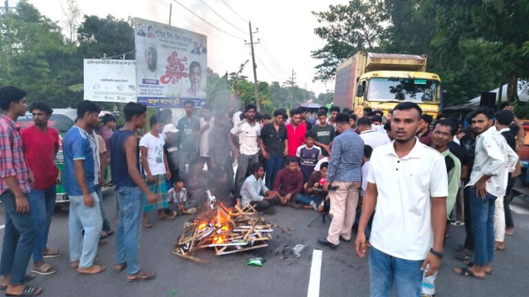 নোয়াখালীতে ছাত্রদলের নতুন কমিটি বাতিলের দাবিতে সড়ক অবরোধ