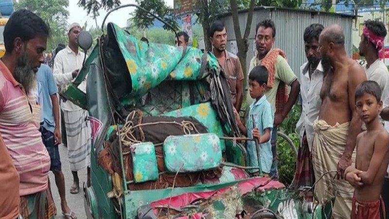 সিরাজগঞ্জে ট্রাকচাপায় অটোরিকশার ২ যাত্রী নিহত