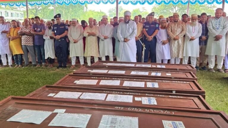 নওগাঁয় সৌদি আরবে অগ্নিকাণ্ডে নিহত সাত প্রবাসীর জানাজা সম্পন্ন