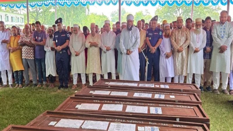 নওগাঁয় সৌদি আরবে অগ্নিকাণ্ডে নিহত সাত প্রবাসীর জানাজা সম্পন্ন