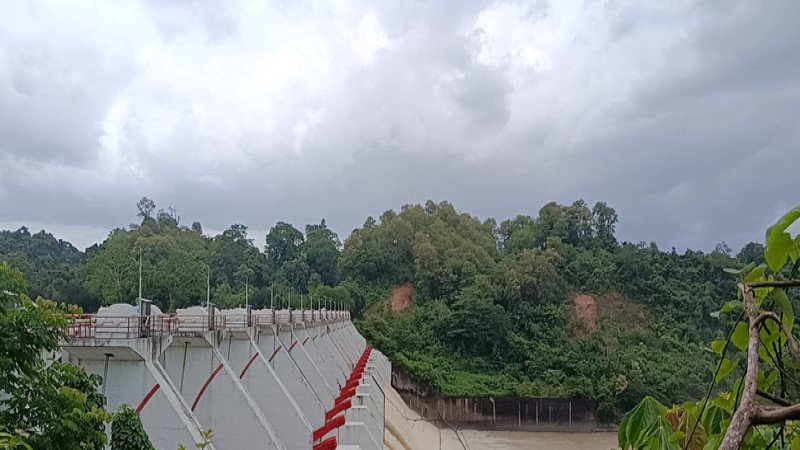 কাপ্তাই বাঁধের ১৬টি জলকপাট খুলে দেওয়া হলো