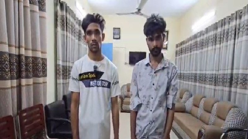 লালপুরে আইডি হ্যাকিং চক্রের দুই সদস্য আটক