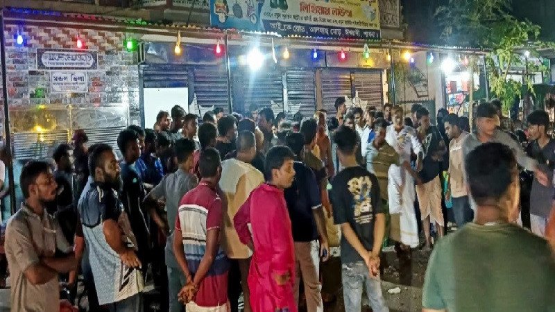 ছেলের বিয়ের বাজার করে ফেরার পথে বাবা-মায়ের মর্মান্তিক মৃত্যু