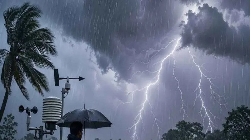ঢাকায় বজ্রসহ বৃষ্টির পূর্বাভাস, কমতে পারে তাপমাত্রা