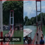 ঝুলন্ত সেতু পানিতে, তবুও সেলফিতে পর্যটকরা