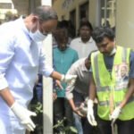টাঙ্গাইলে হাসপাতালের আঙিনা পরিষ্কার করলেন প্রতিমন্ত্রী সুলতান সালাউদ্দিন টুকু