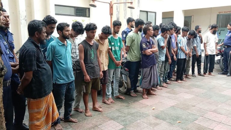 কিশোরগঞ্জে অনলাইন জুয়া ও প্রতারণায় জড়িত ২১ জন গ্রেপ্তার