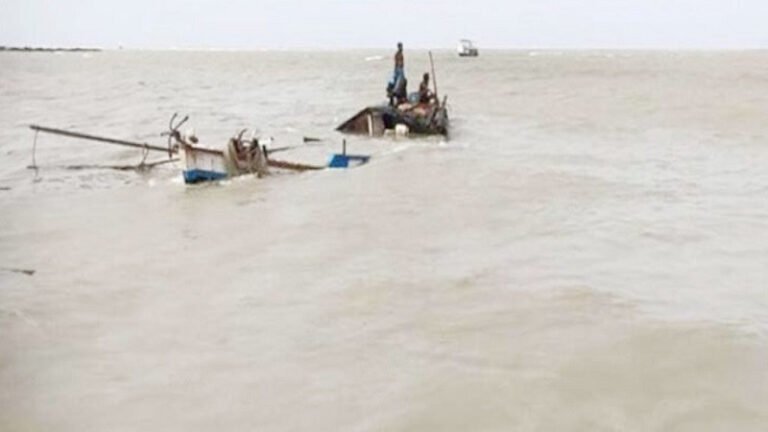 ভোলার মেঘনায় মাছ ধরার ট্রলারডুবি, নিখোঁজ নৌযান উদ্ধারে উদ্বেগ