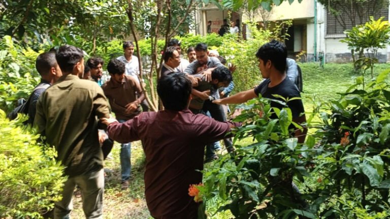 ইসলামী বিশ্ববিদ্যালয়ে দুই বিভাগের সংঘর্ষে শিক্ষক ও শিক্ষার্থী আহত